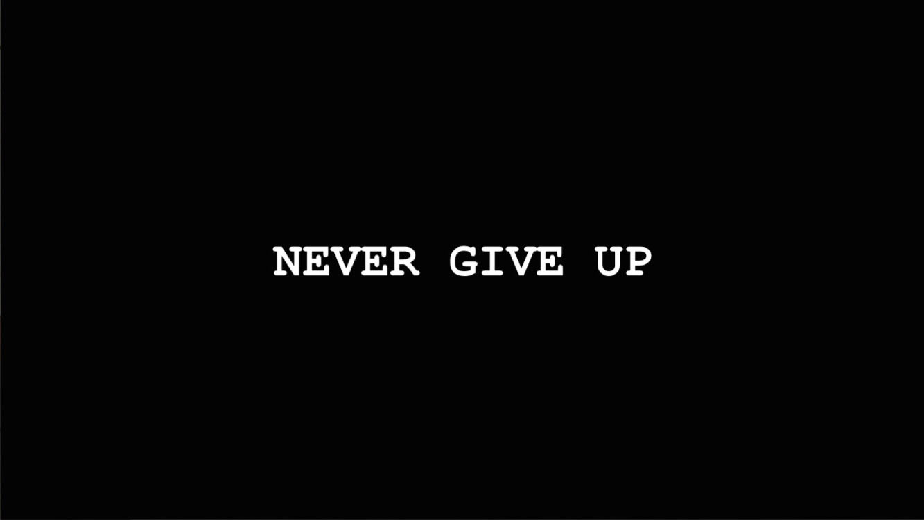 Never centred. Никогда не сдавайся обои. Never give up обои на телефон. Никогда не сдавайся на черном фоне. Никогда не сдавайся надпись.